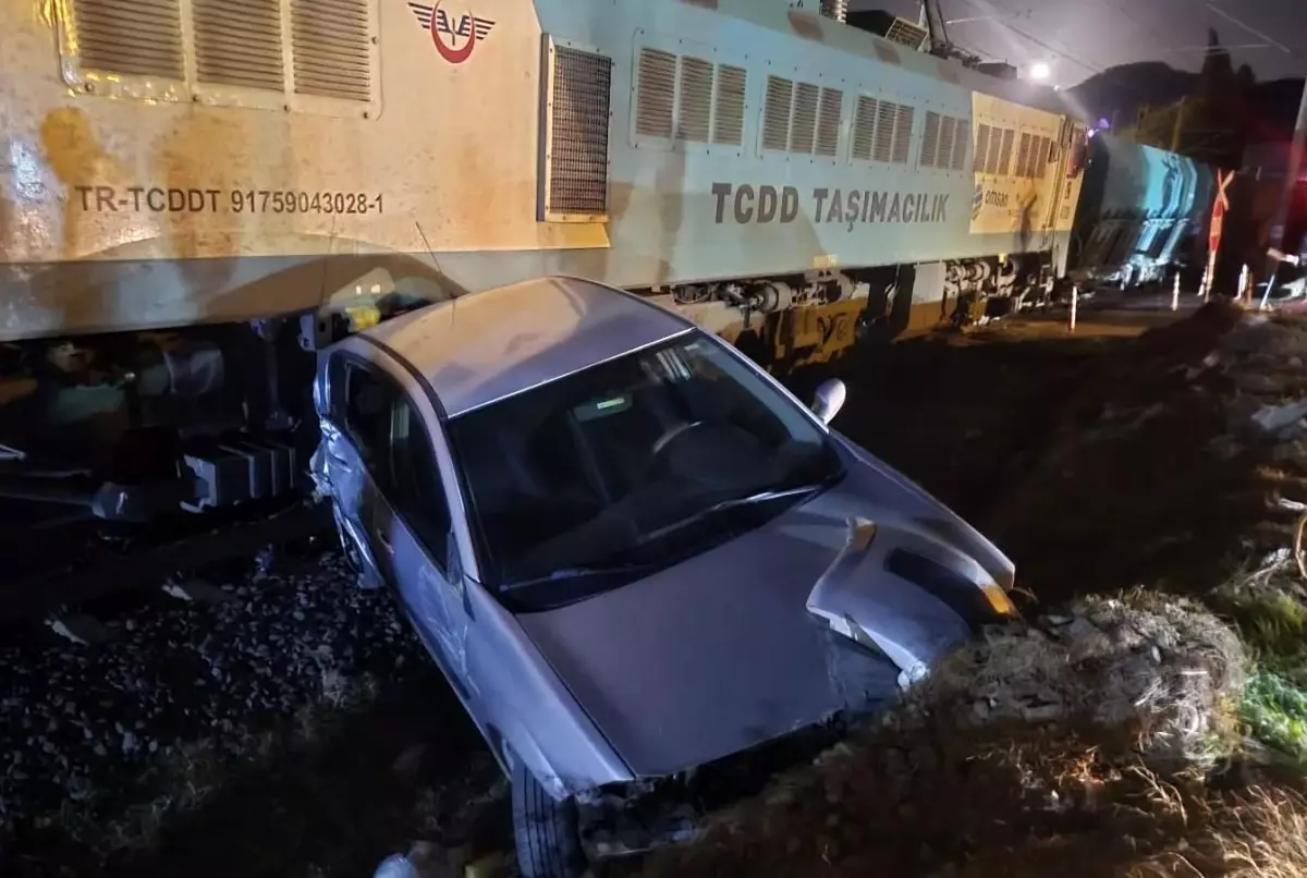 Yük Treni Geçti, Kaza Geldi: Düziçi’nde Hemzemin Geçitte Çarpışma
