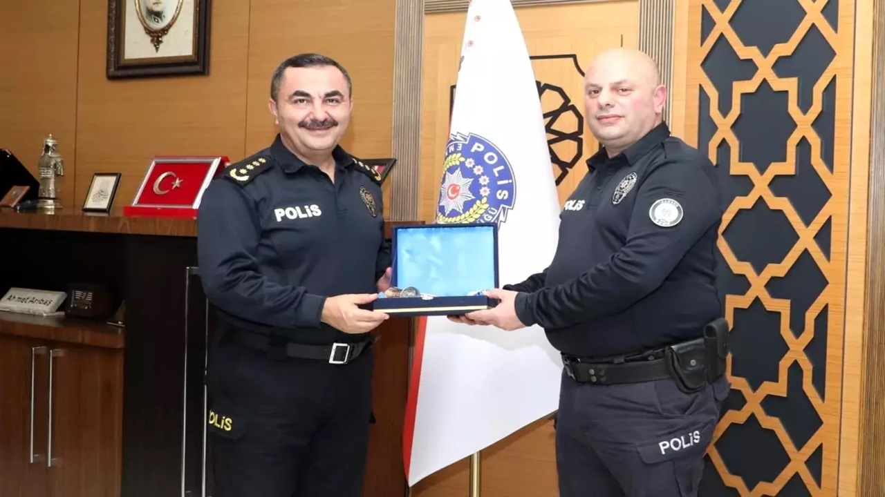Samsun’da İntihar Girişimini Engelleyen Kahraman Polisler Ödüllendirildi!